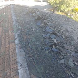 Estimados De. House roof