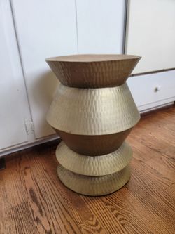VINTAGE METAL STAND