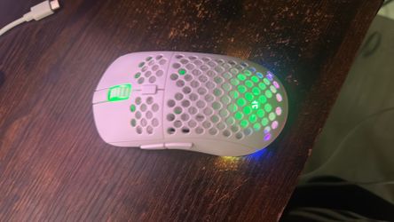 gaming mouse with side buttons