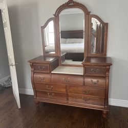Dresser with mirror 