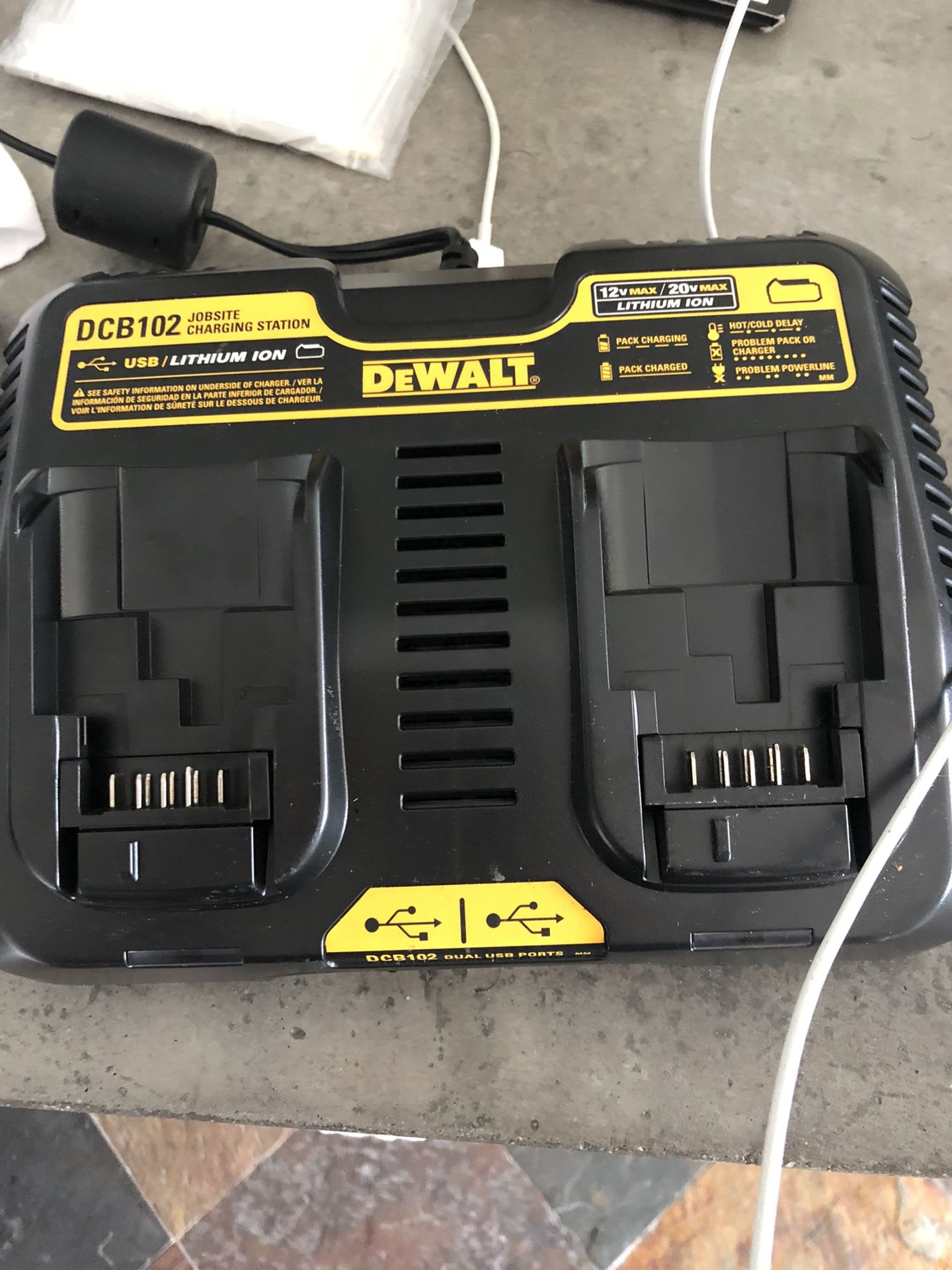 DeWALT battery charging and phone charger Brand new