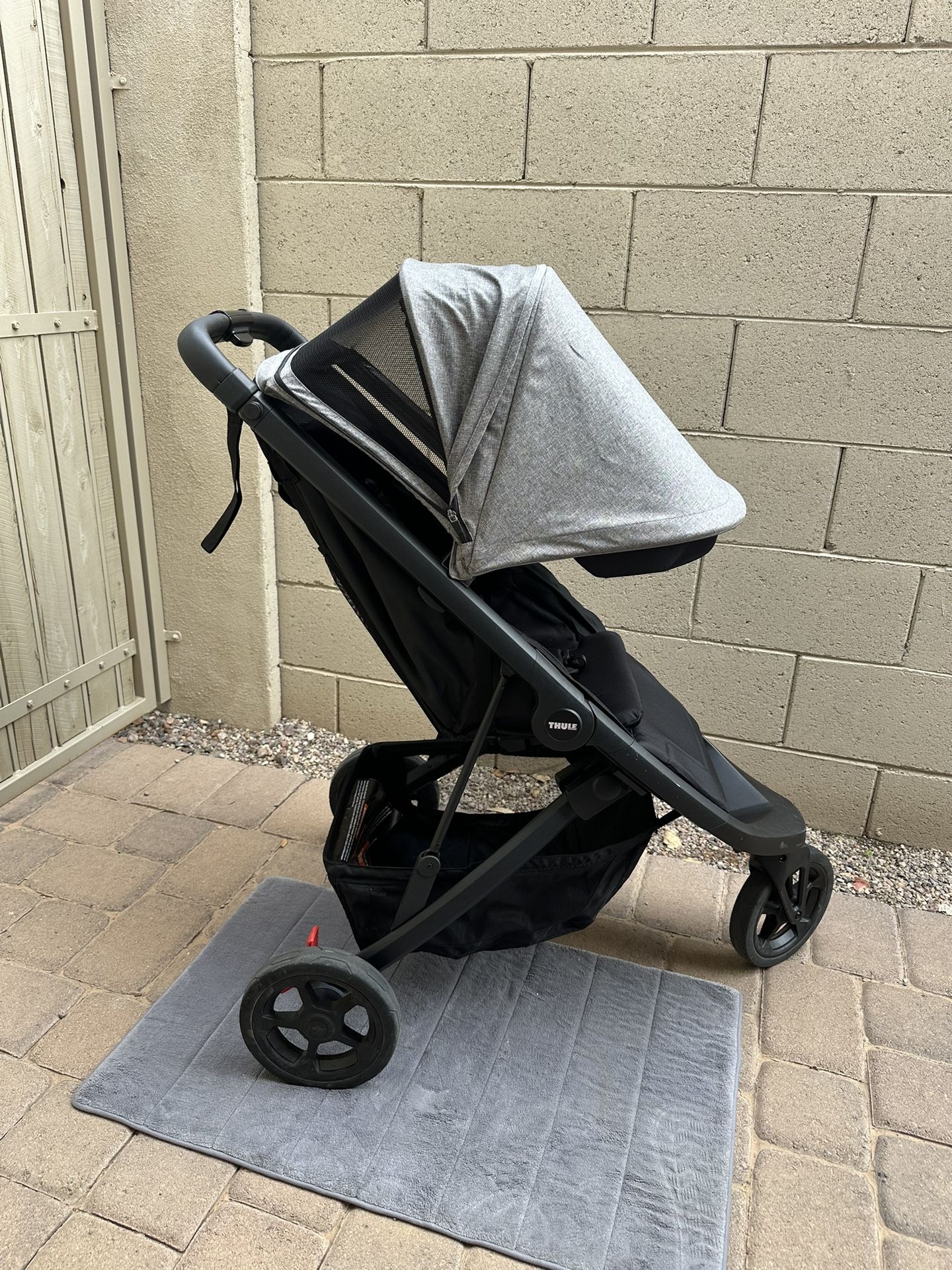 Thule Spring City Stroller (Gray Melange on Black)