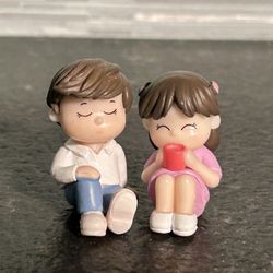 One Pair Cute Romantic Sweetie Lovers Couple Miniature Showpiece Figurines