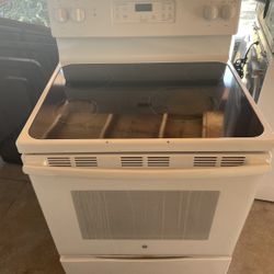 GE Glasstop Electric Stove Works Great (Free Delivery Installation Warranty)