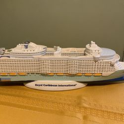 Ship Model: Royal Caribbean OASIS OF THE SEAS Cruise