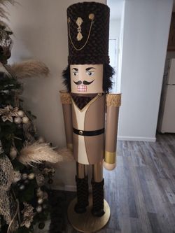 6' Nutcracker