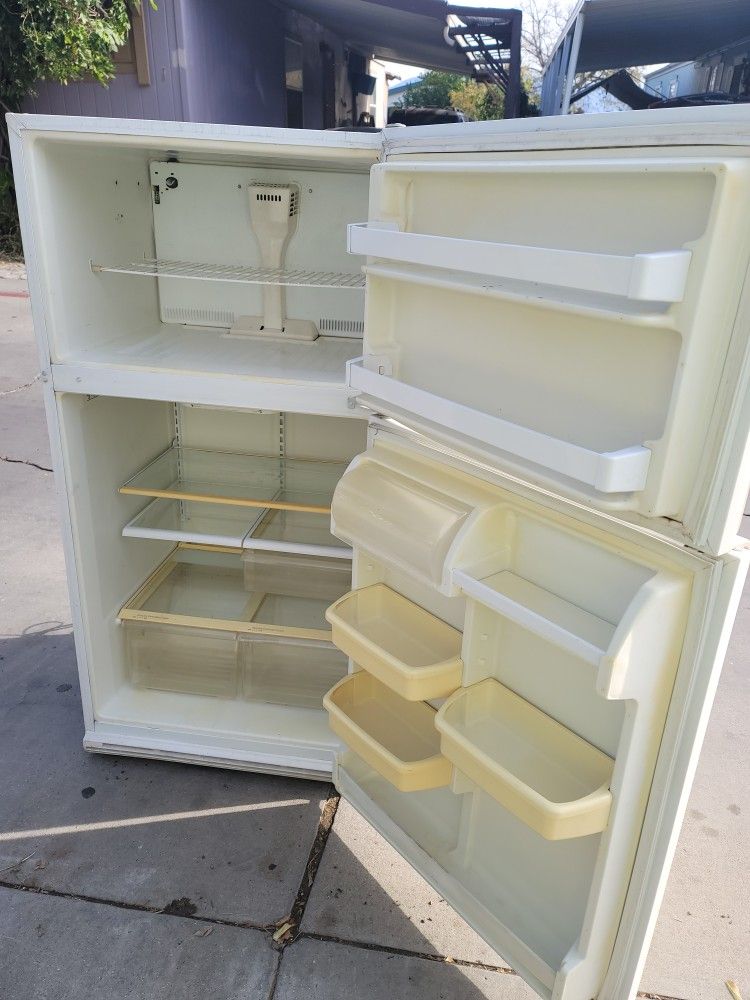 Reliable Whirlpool Refrigerator for Sale in San Bernardino, CA OfferUp