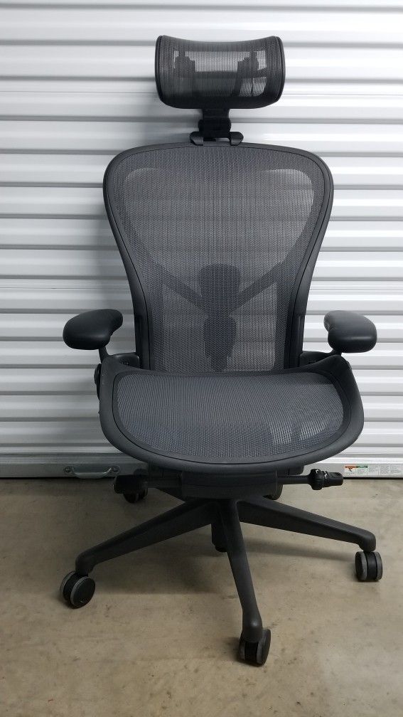 Herman Miller AERON Chair, Grey Color