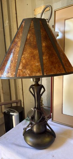 Quoizel Mission Style Table Lamp – Amber Mica Shade – Bronze Finish – Works Great
