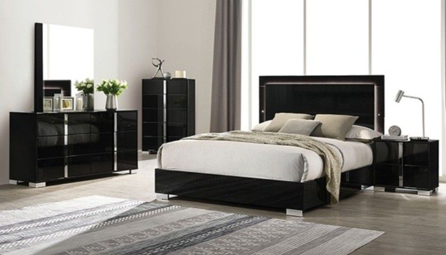 Brand New Black 4pc Queen Bedroom Set 
