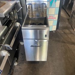 Electric deep fryer 