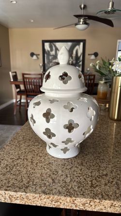 White decorative center piece
