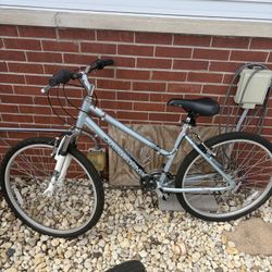 Diamond back women’s Hybrid Bike 
