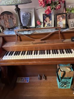 3/4 piano with 38 white keys  41.5  inches long. Recently tuned. Paid $350.