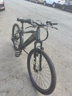 Hyper 36 V electric assist bike 26 inch wheels