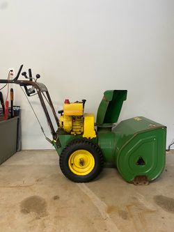 John Deere Snowblower 524