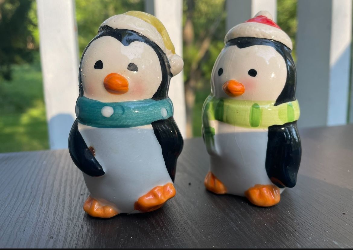 Penguin Salt And Pepper Shakers Scarf & Hat 3.75" Holiday Christmas Winter