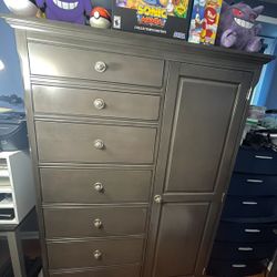 Gentlemen Dresser 