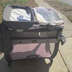 Graco Pack 'n Play with Basinet Changing Table