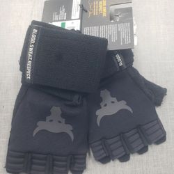 UNDER ARMOUR Pro Rock Weightlifting Gloves With Wriststrap