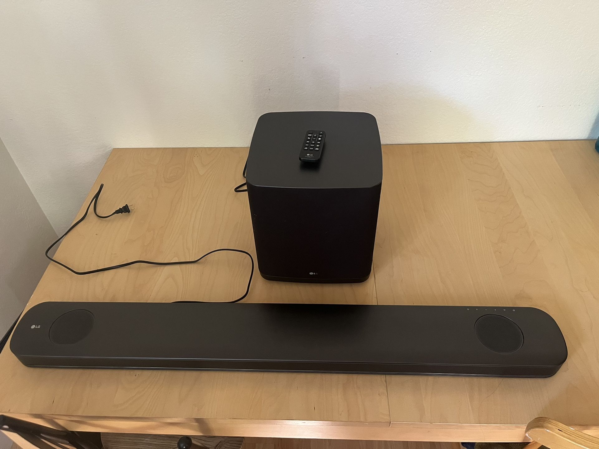 LG Soundbar and Wireless Subwoofer (SJ9 & SPJ9B-W)