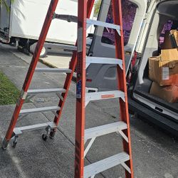 Werner 8 FOOT TWIN PLATFORM LADDER WITH WHEELS