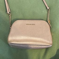 Woman’s Michael Kors Purse 👜 
