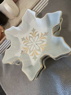 Cindy Crawford Star Snowflake Christmas Dish 12’’