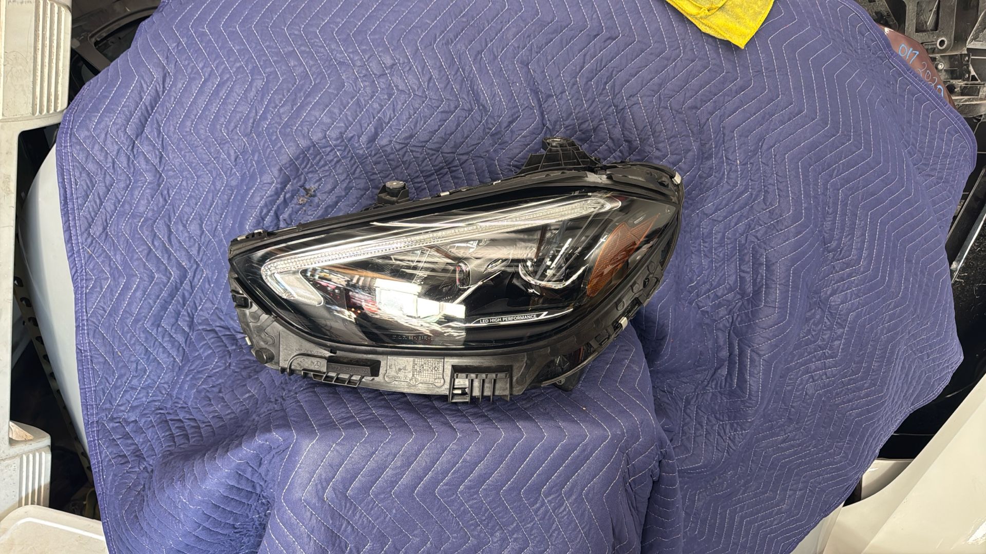 2022 2025 Mercedes C300 Left Headlight,