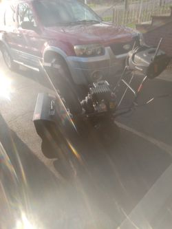 SNOW BLOWER 24INC GAS