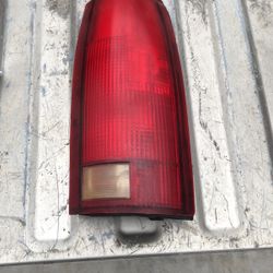 88-02 Yukon/thoe Rear Light