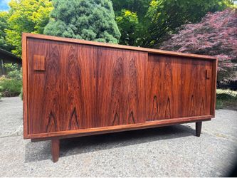 Mid century vintage danish rosewood credenza/media console