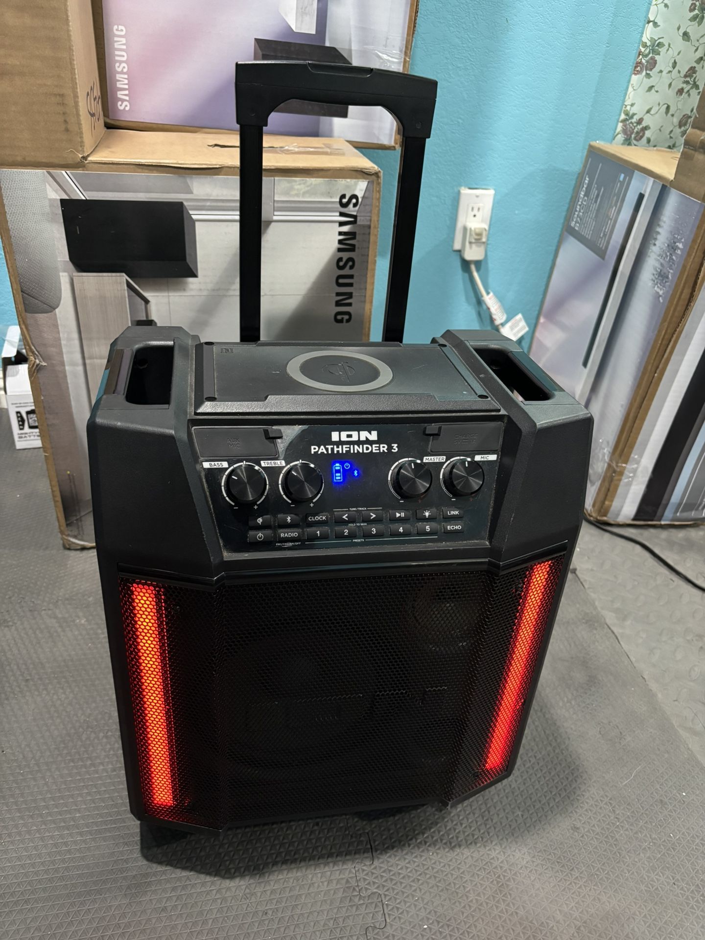 ION Pathfinder 3 Bluetooth Portable Speaker with Wireless Qi Charging, bocina portatil recargable
