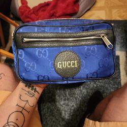 Gucci shoulder bag or fanney pack
