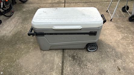 Igloo Maxcold Dimensions (Overall): 19.74 Inches (H) x 39.67 Inches (W) x 18.62 Inches (D)
