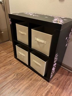Storage cube with bins