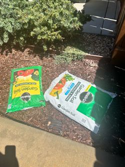 Gardening soil (2 bags)