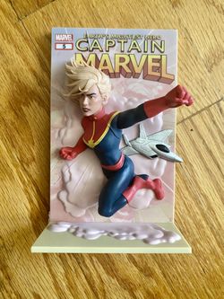 Loot Crate The Avengers Captain Marvel 3D Comic Standee Marvel  