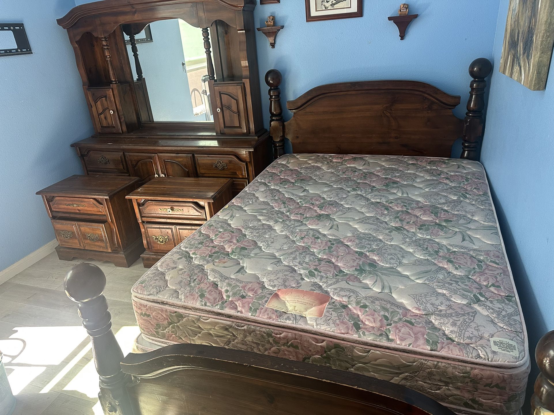 4 Piece Vintage Wooden Bedroom Set