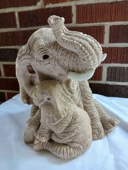 Vintage rare collectible elephant statue music box