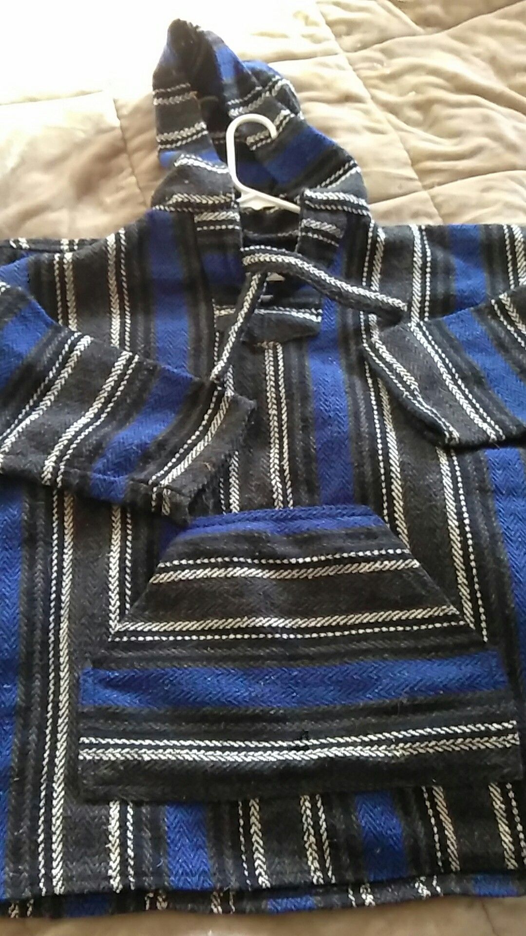 Awesome pull over Earth ragz brand size med