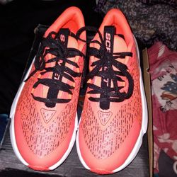 Size 6y Peach Sneakers