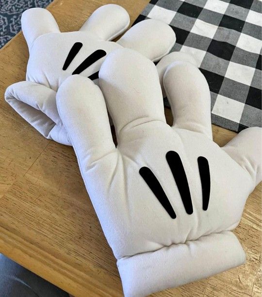 Adult mickey mouse Gloves