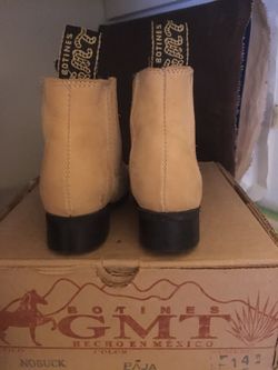 Infant boots size 3