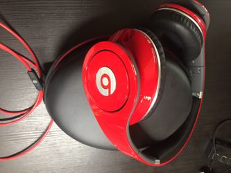 Dr. Dre Beats Studio 1.0 wired, Red, 90% new with case, battery and wire