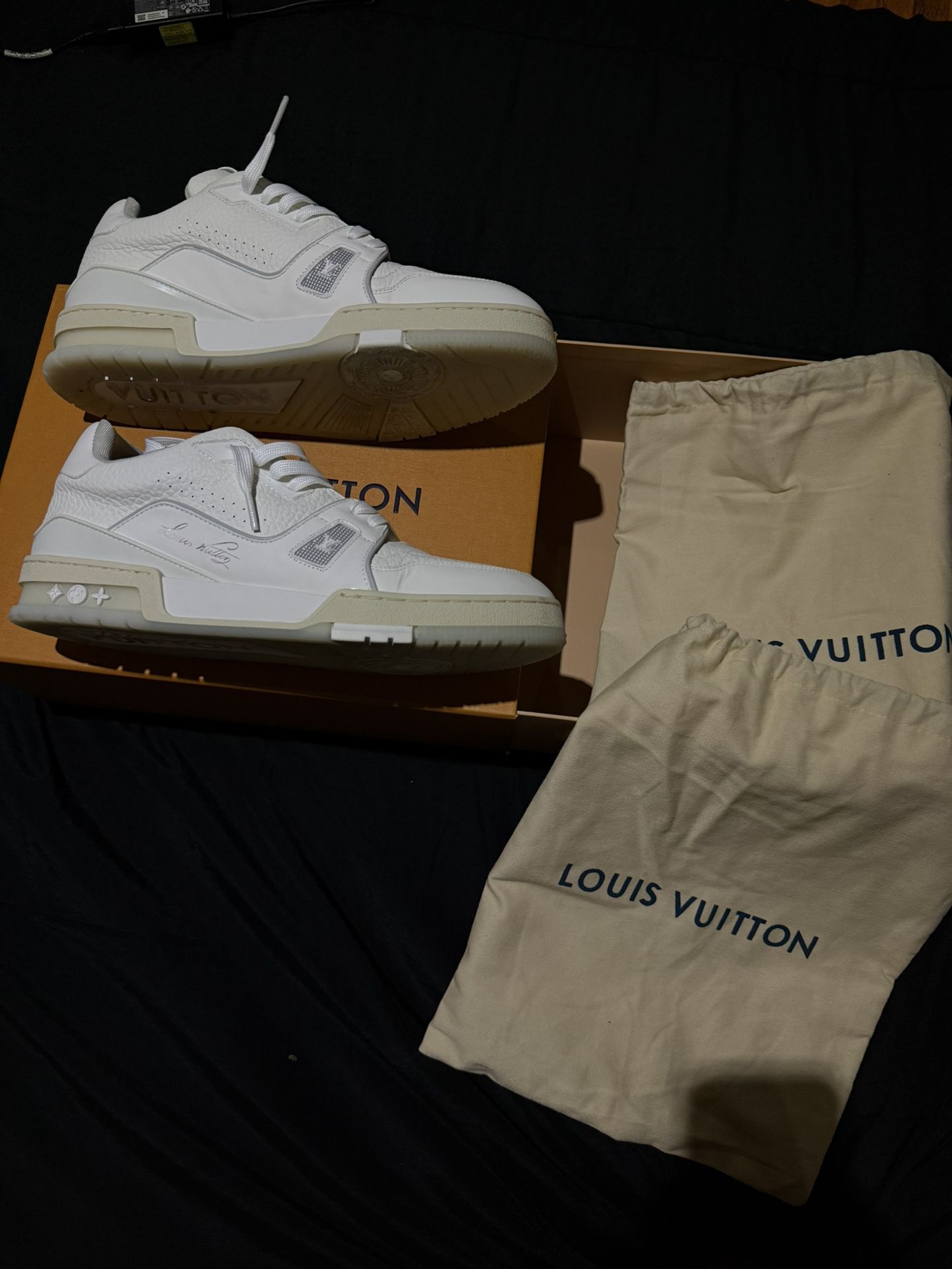 lv trainer beige