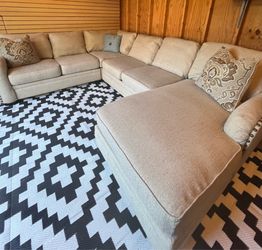 Ashely sectional couch (can deliver)