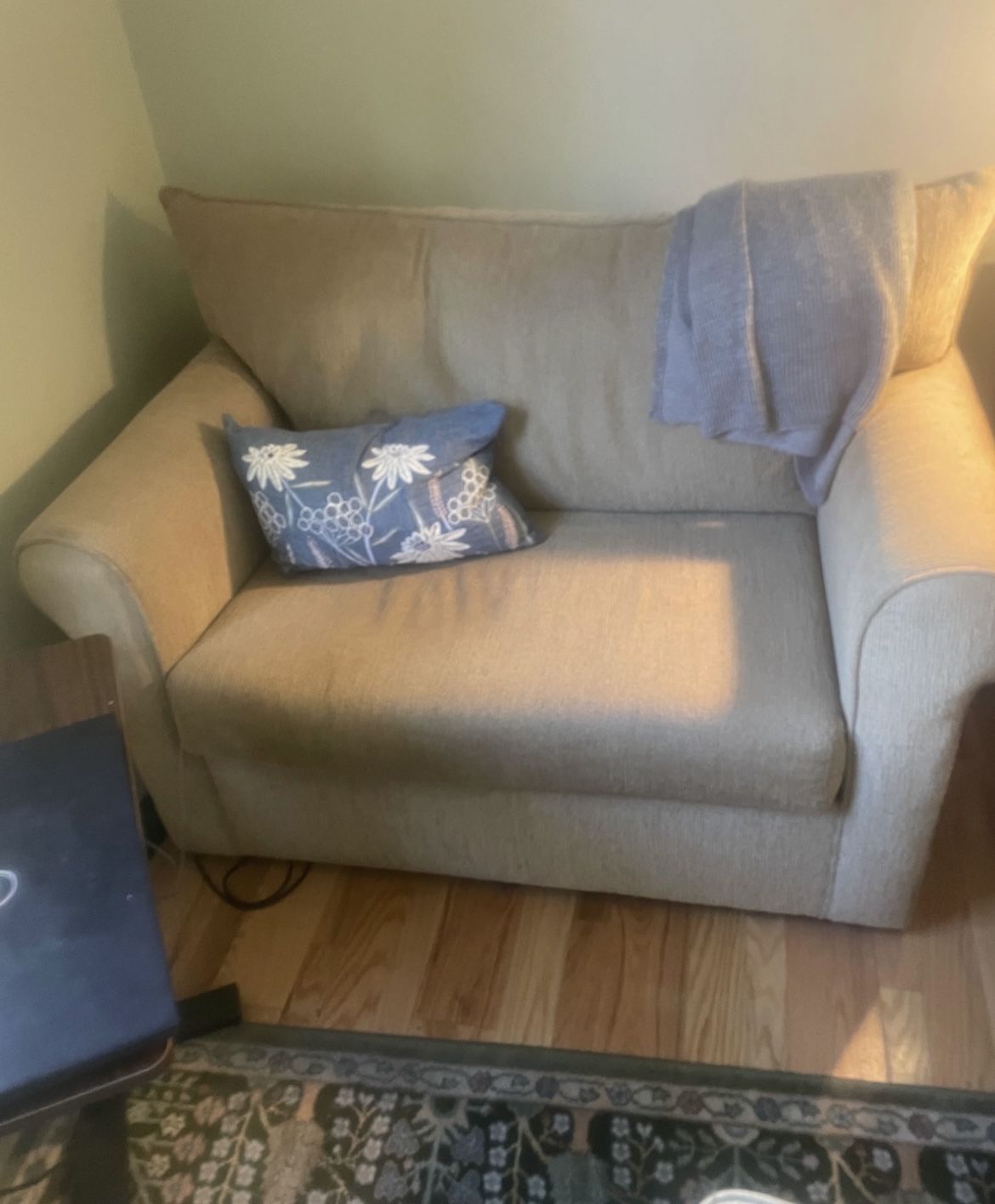 Sleeper Chair & 1/2‼️‼️ (Pull Out Mattress)  Mint Condition‼️ Will Deliver Oct 28th! 