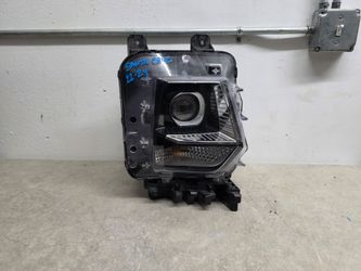 Right headlight Hyundai santa cruz 2022 2023 2024
