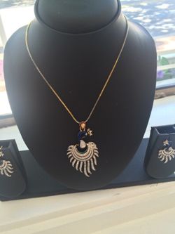 Peacock pendant with earrings